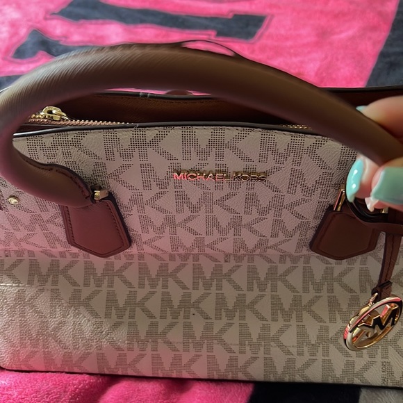 Authentic Michael Kors bag and wallet set - Picture 11 of 11